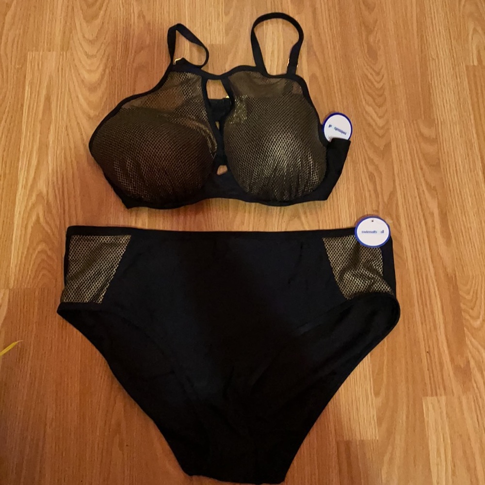 BNWT swimsuitsforall two piece halter style top